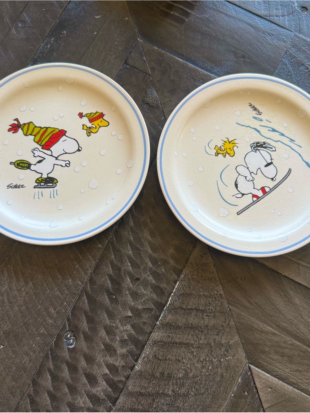 Hallmark Schultz PEANUTS 2 Dessert Plates SNOOPY WOODSTOCK SnowScenes 6.5"